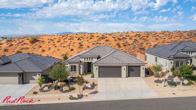 Building Photo - Stunning 4 Bedroom Home with Gorgeous Back...