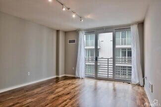 Building Photo - 555 4th St