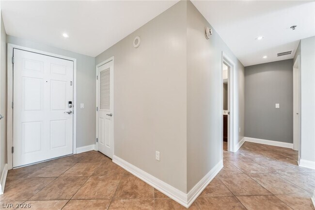 Building Photo - 150 S Las Vegas Blvd