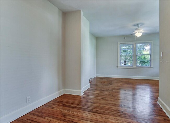 Building Photo - 404 S Westland Ave