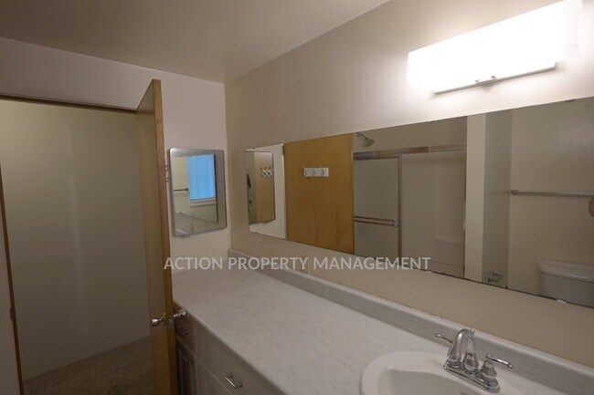 Building Photo - 2 bed 1 bath waterfront home, in Sequim