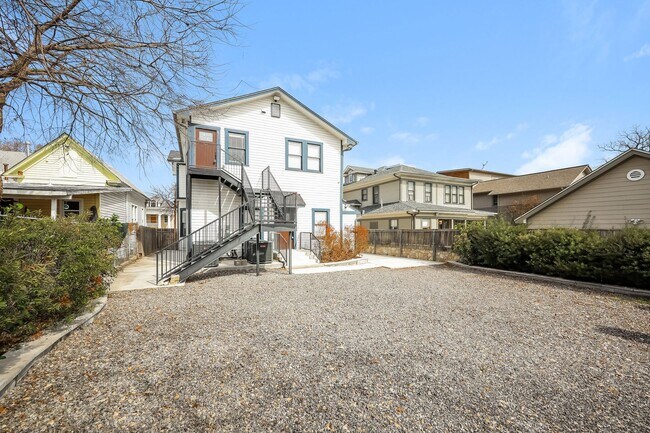 Building Photo - 120 E Magnolia Ave