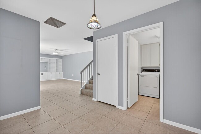 Building Photo - 2814 28th Ct