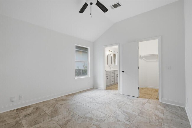 Building Photo - 108 Songbird Ct