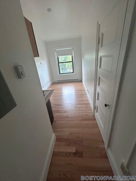 Building Photo - 1077 Beacon St