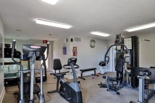 Building Photo - Gorgeous condo in the beautiful Preserves ...