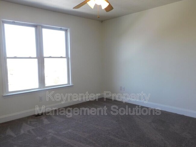 Building Photo - 42 Enchanted View Cir