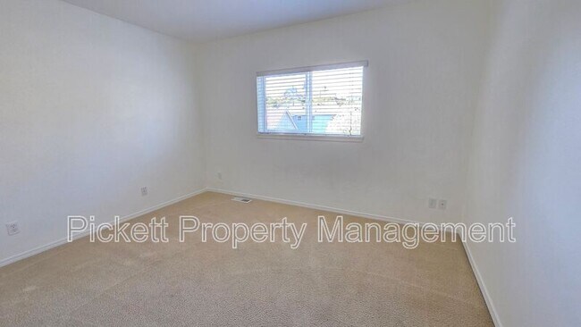 Building Photo - 1733 N Wycoff Ave