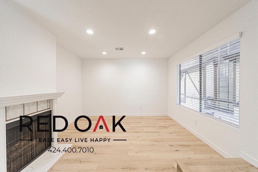 Building Photo - 15050 Moorpark St