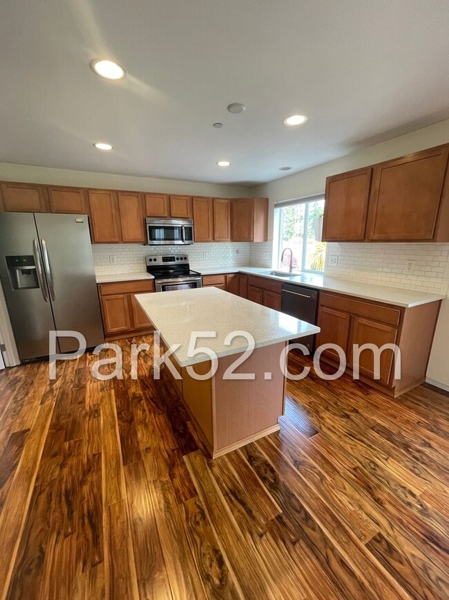 Building Photo - Spacious 4 Bedroom Home in DuPont