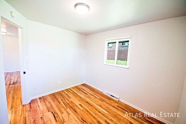 Building Photo - 1665 Fenton St