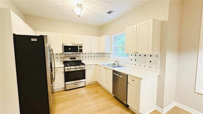 Building Photo - 2321 Clipper Ln