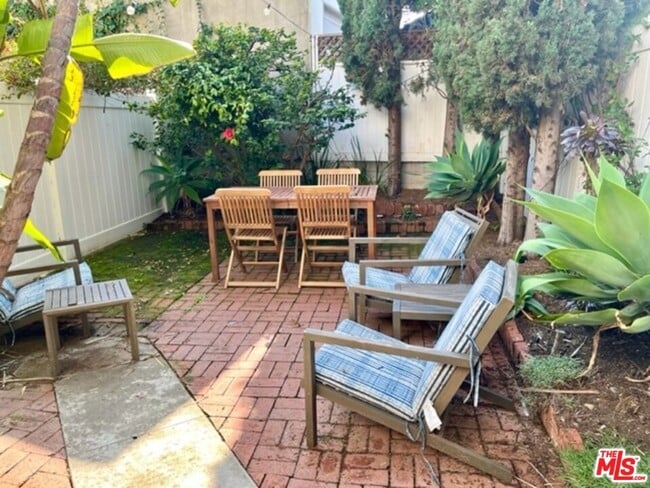 Building Photo - 1727 1/2 Malcolm Ave