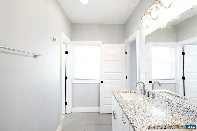 Building Photo - 903 Nassau St