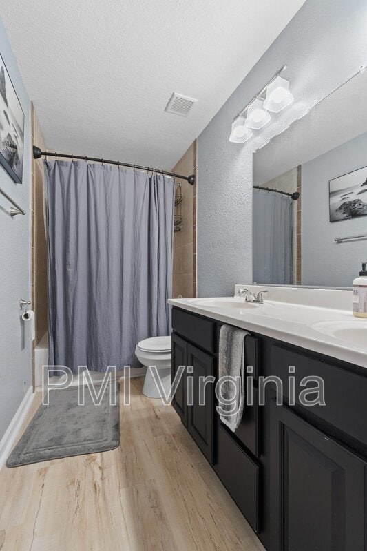 Building Photo - 1021 Mineola Dr