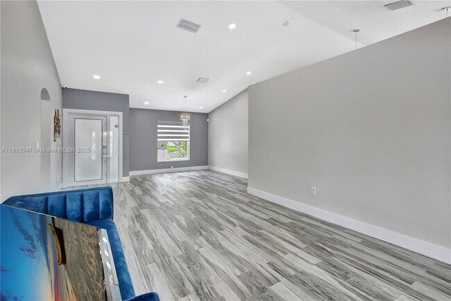 Building Photo - 13440 SW 17th Ct