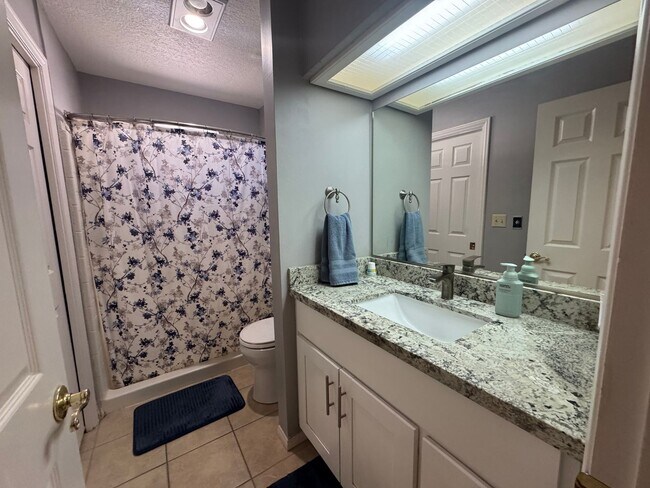 Building Photo - FURNISHED 2BR CONDO w/Utilities Water View Gated NO STAIRS