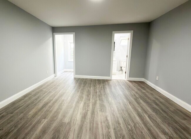 Building Photo - 552 38th St