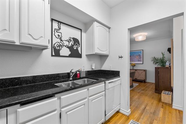 Building Photo - 3208 Cole Ave