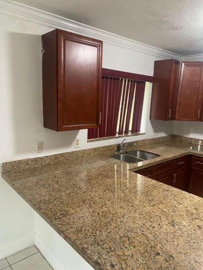 Building Photo - 663 White Water Dr