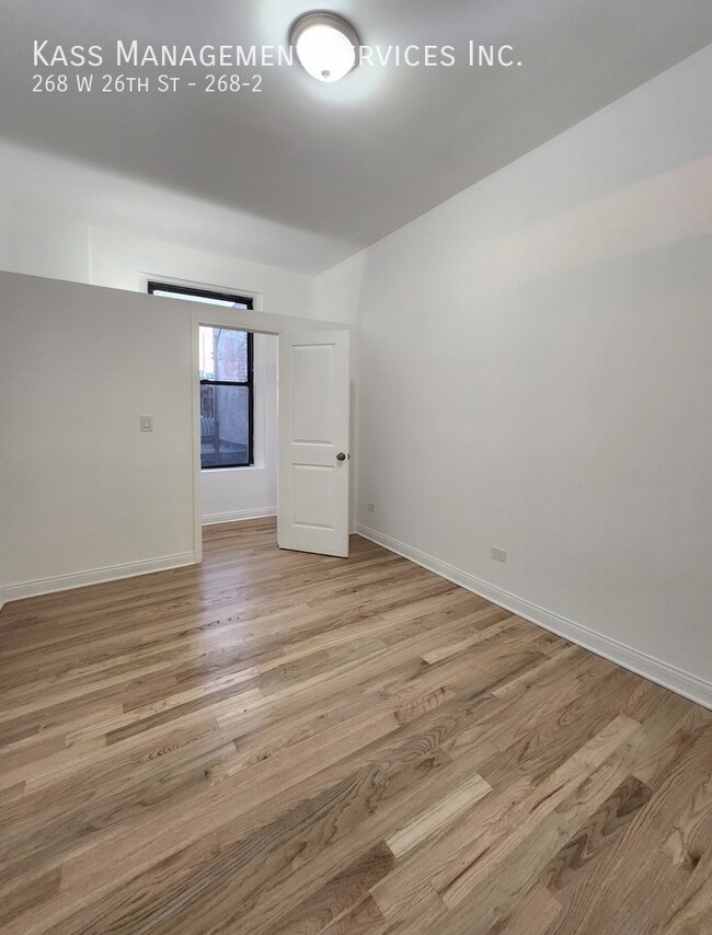 Building Photo - Spacious Armour Square Corner Unit 2 bedro...