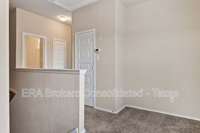 Building Photo - 10610 Grn Lk Dr