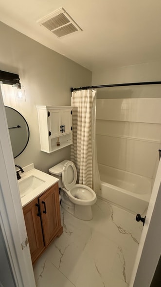 Building Photo - 17411 Pipers Way