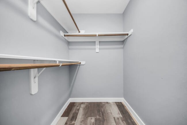 Building Photo - 618 Maple Way St