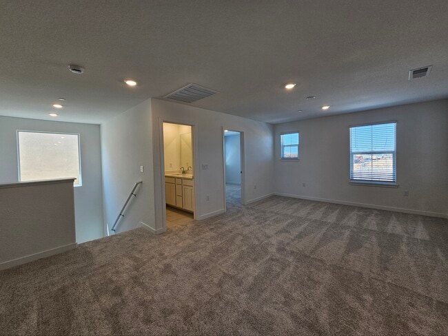Building Photo - 3569 Vestland Wy