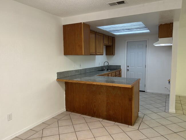 Kitchen (1 of 4) - 33688 Whispering Palms Trail