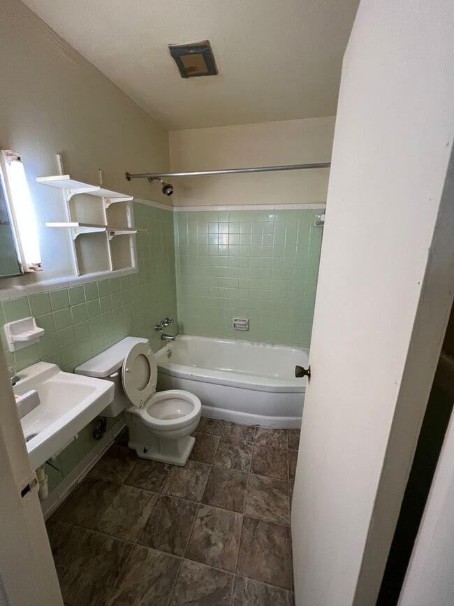 Building Photo - 116 Oates Dr
