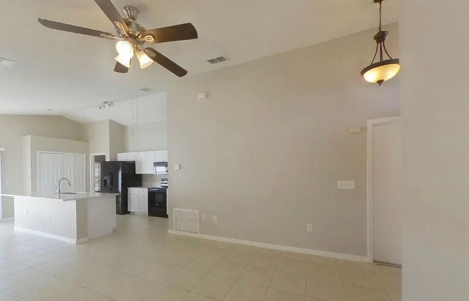 Building Photo - 2412 Cedarfield Ln