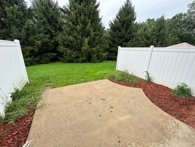 Building Photo - Westbrook Townhouses-2 BR, 1.5 Bath