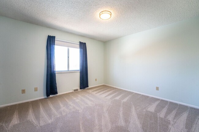 Building Photo - 954 S Miller St