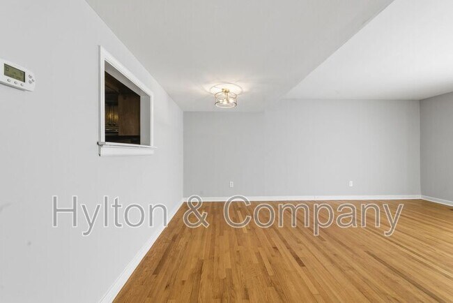 Building Photo - 3203 Delaware Ave