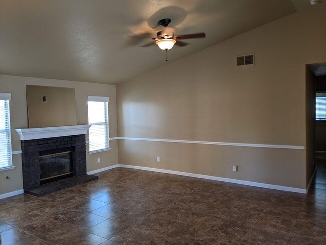 Building Photo - Wonderful home close to Clovis North and Copper River offering a large backyard, updated fixtures...
