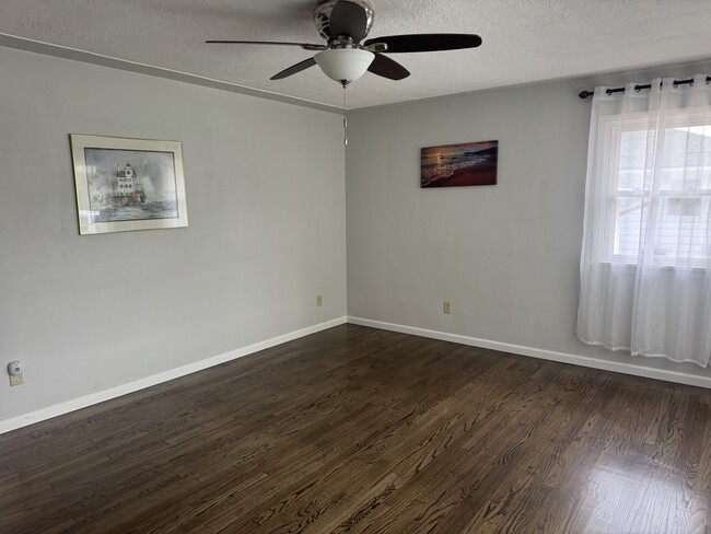 Building Photo - 745 Forde Ave