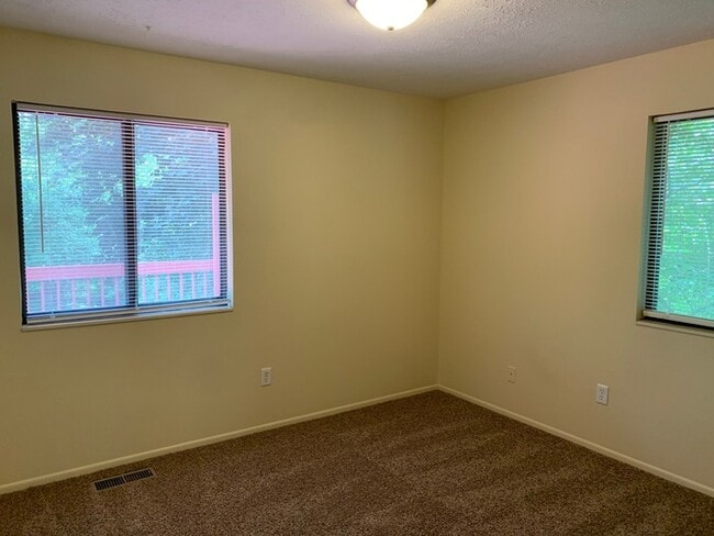 Building Photo - 217 Eisenhower Dr