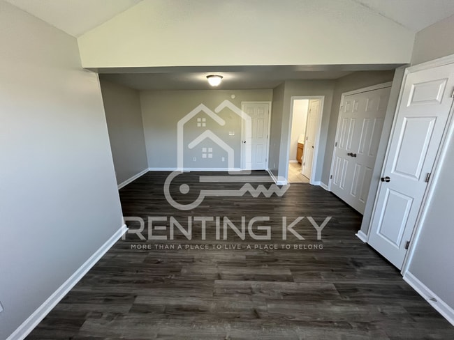 Building Photo - Huge 3-Bed, 2.5-Bath Townhouse!