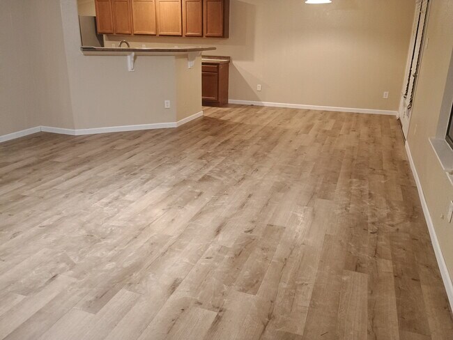 Building Photo - 2200 Weiss Ln