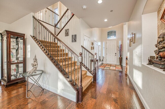 Building Photo - Spacious Home on Oversized Lot with Pool and Solar!