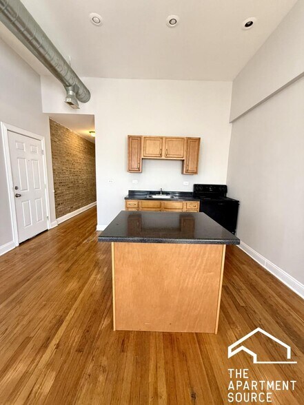 Building Photo - 6911 S Paxton Ave