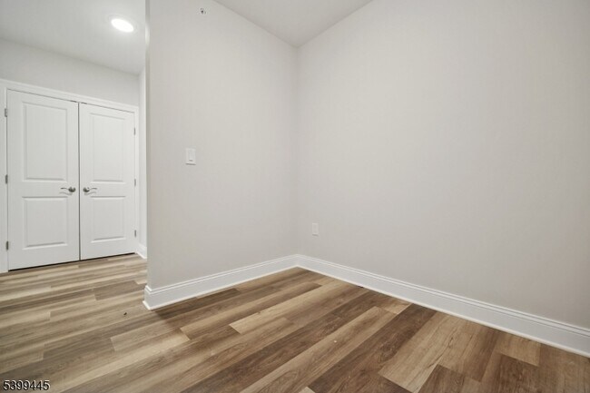 Building Photo - 246 Main St