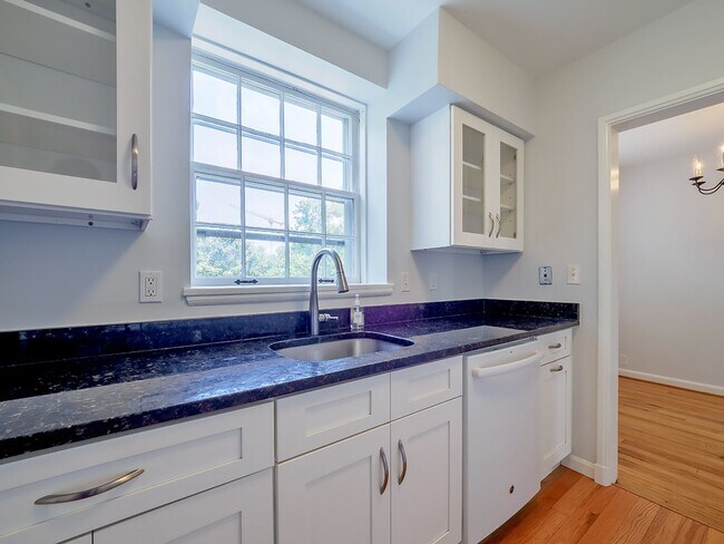 Building Photo - Sunny & Renovated 2BR 1BA in NW DC McLean Gardens Oasis!