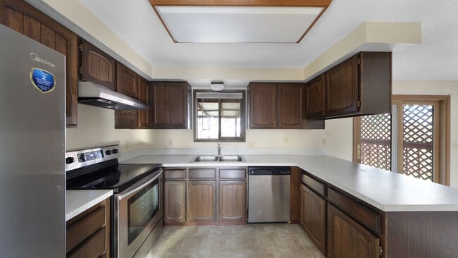 Building Photo - 3 Bed 2.5 Bath - Penn Cove Views - Groups - Pet Friendly - Shed