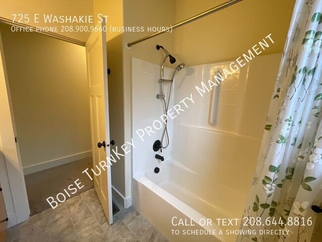 Building Photo - 725 Washakie St E