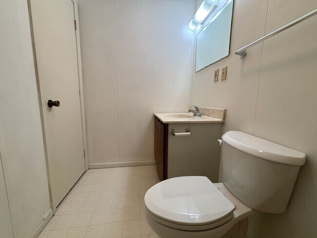 Building Photo - Studio Apartment at the Brookside Apartments!