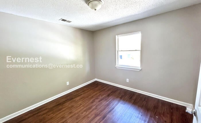 Building Photo - 1850 17th Ct N