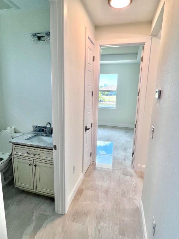 Building Photo - 55 Rotonda Cir