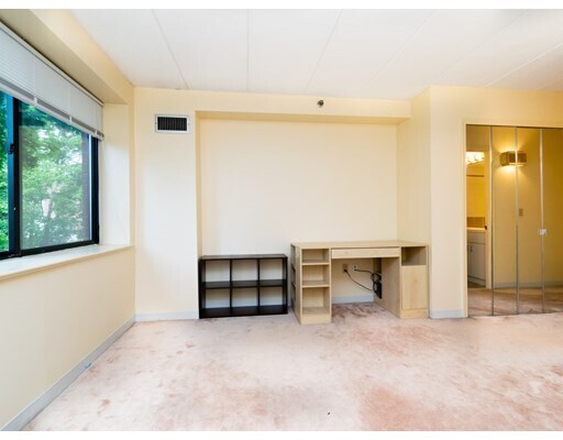 Building Photo - 1933 Commonwealth Ave